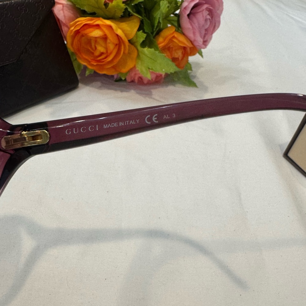 Authentic Gucci Sunglasses with Heart GG logo - Picture 9 of 10